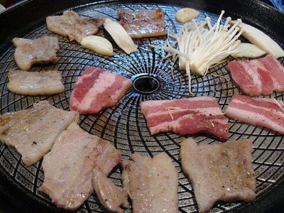 サムギョプサル（三段バラ焼肉） 